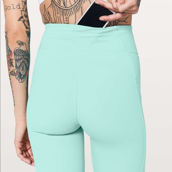 Lululemon On Pace Short 10” size 4 - Picture 5 of 9